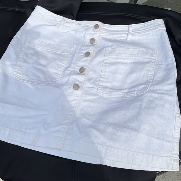 White Old Navy Mini Skirt (plus size) - Picture 2 of 3